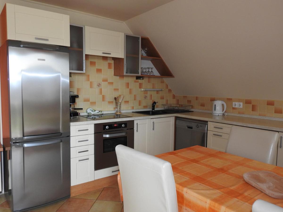 Petra Apartmanhaz Badacsonytomaj Exterior photo