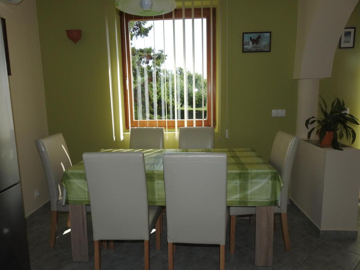 Petra Apartmanhaz Badacsonytomaj Exterior photo