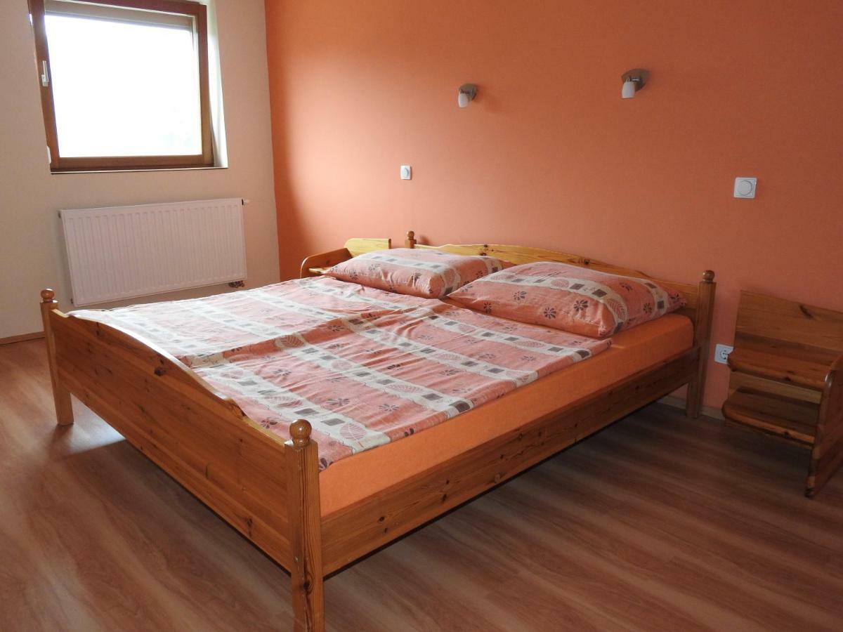 Petra Apartmanhaz Badacsonytomaj Exterior photo